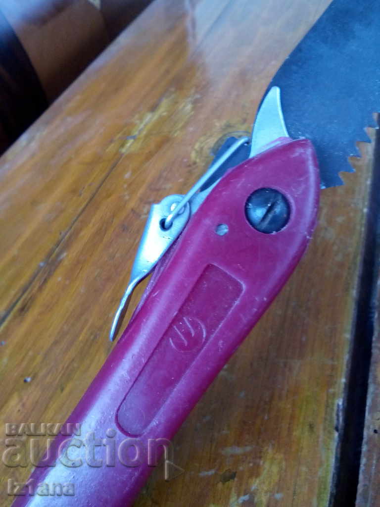 Delivery of An old saw, a saw Delivery of An old saw, a saw