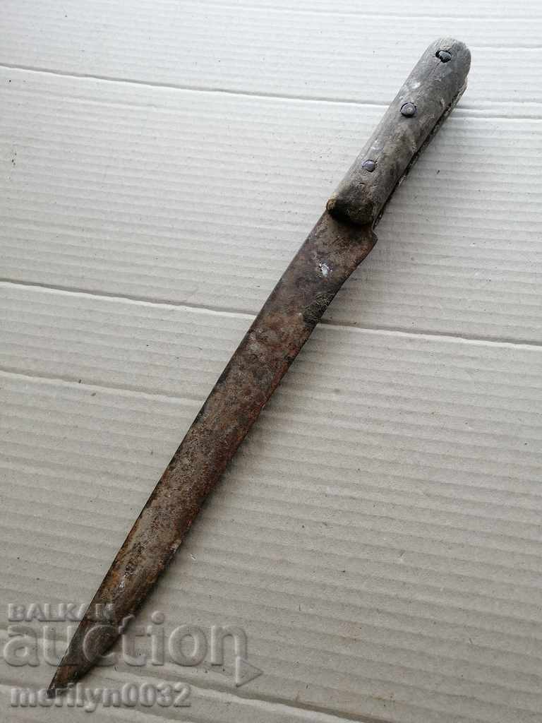 An old knife without a cane