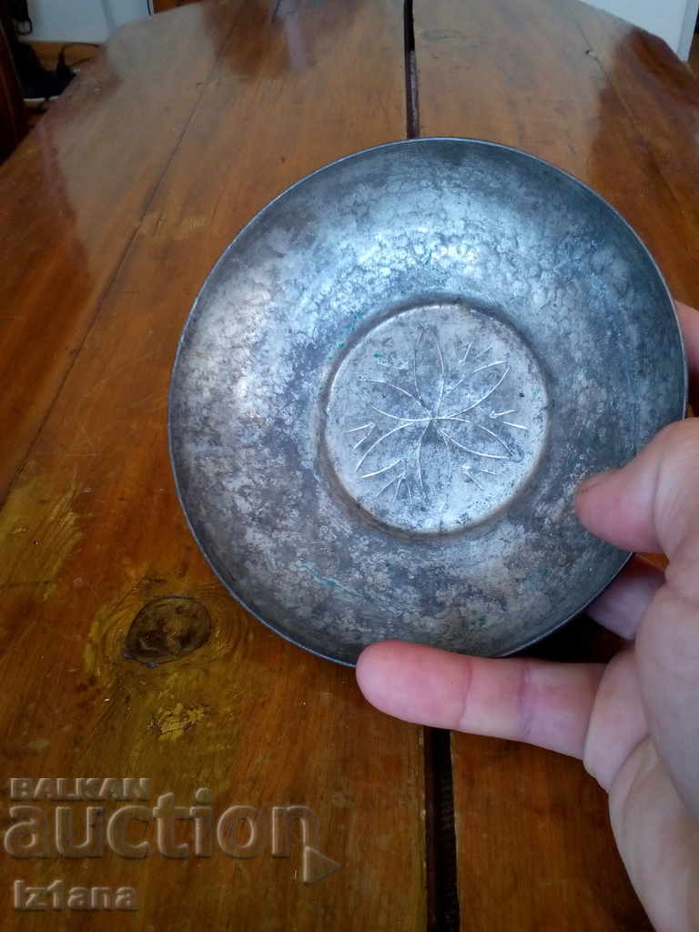 Auction Bakteria, a copper plate, a dish Auction Bakteria, a copper plate, a dish