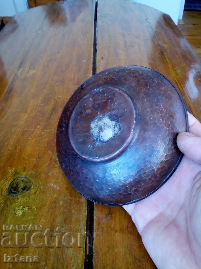 Delivery of Bakteria, a copper plate, a dish Delivery of Bakteria, a copper plate, a dish