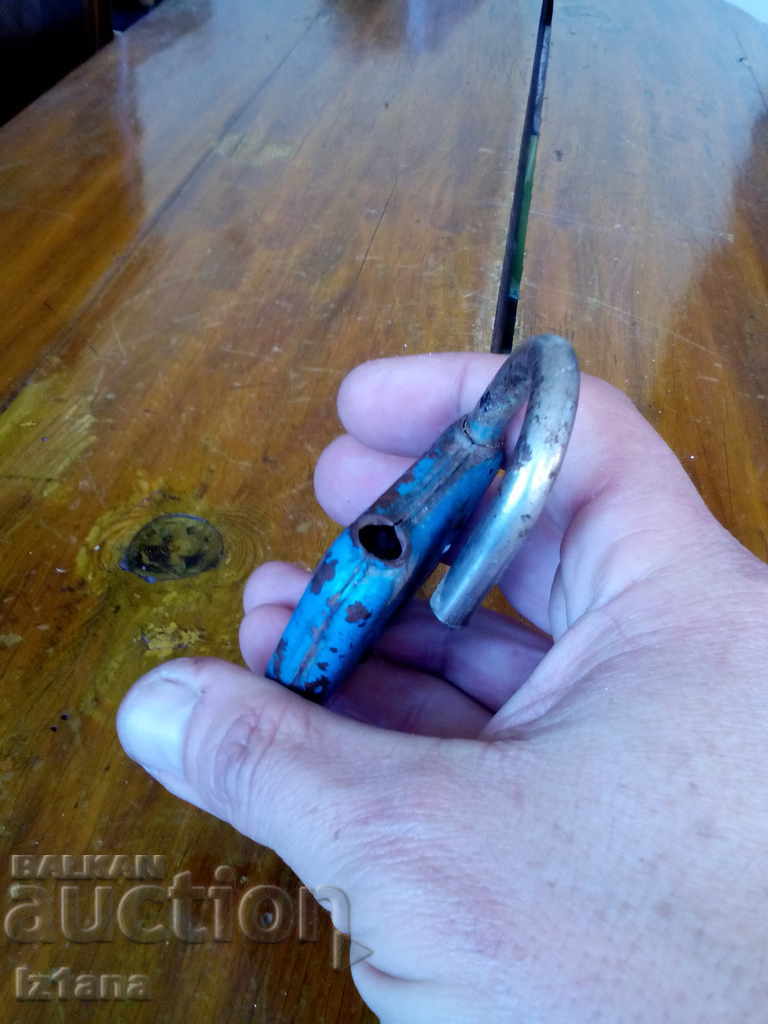 Delivery of Old padlock Delivery of Old padlock