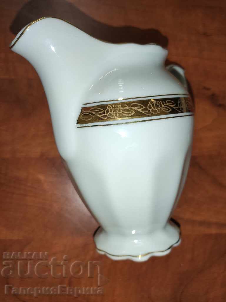 Porcelain jar 15 cm high with gold applique with price 19.00 BGN | € 9.71