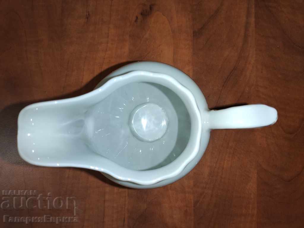 Auction  Porcelain jar 15 cm high with gold applique