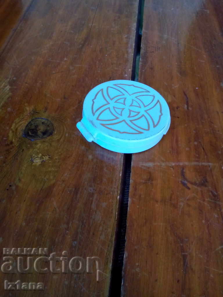 An old Miss Helen powder box with price 10.00 BGN | € 5.11 An old Miss Helen powder box with price 10.00 BGN | € 5.11