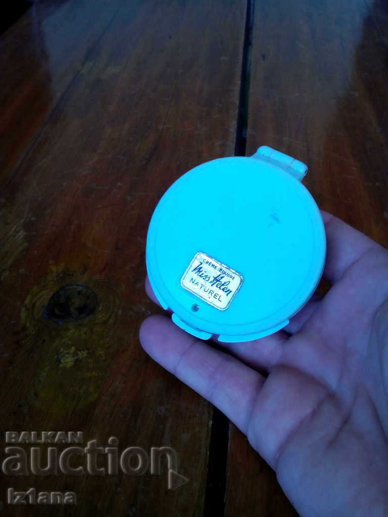 Auction An old Miss Helen powder box Auction An old Miss Helen powder box