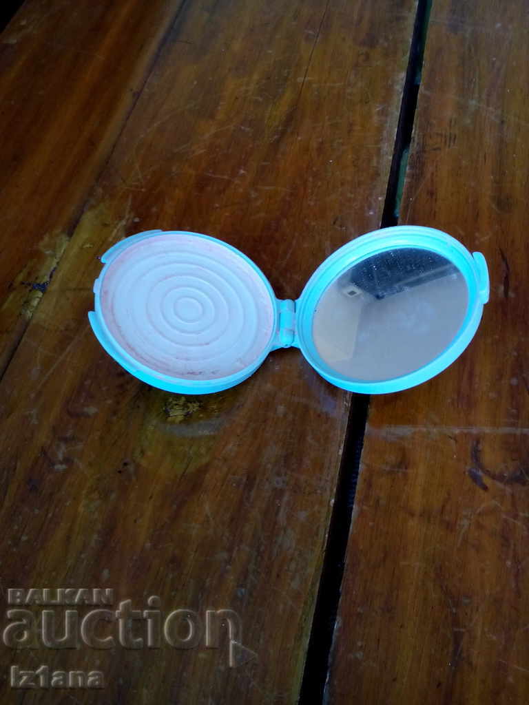 An old Miss Helen powder box - 5 An old Miss Helen powder box - 5