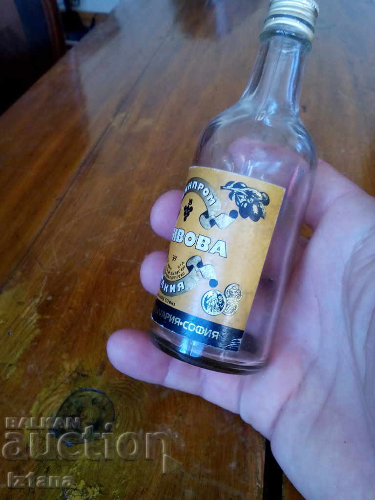 Licitație Coniac vechi de căpșuni Licitație Coniac vechi de căpșuni