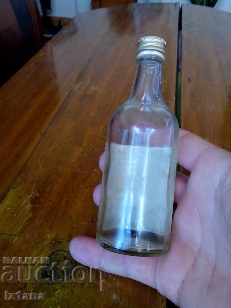 Livrarea Coniac vechi de căpșuni Livrarea Coniac vechi de căpșuni