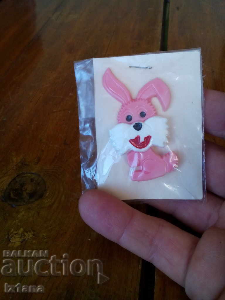 Old brooch with price 15.00 BGN | € 7.67 Old brooch with price 15.00 BGN | € 7.67