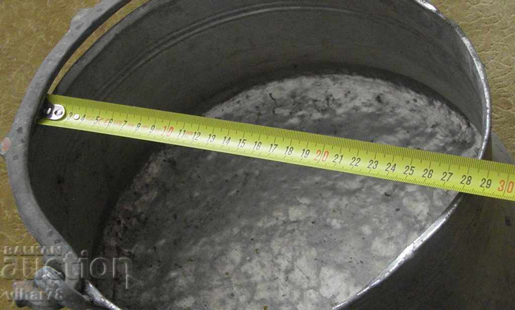 Licitație CAZAN VECHI, VAS DE MIERE, MENCIUCĂ-HARANIE-CUPRU