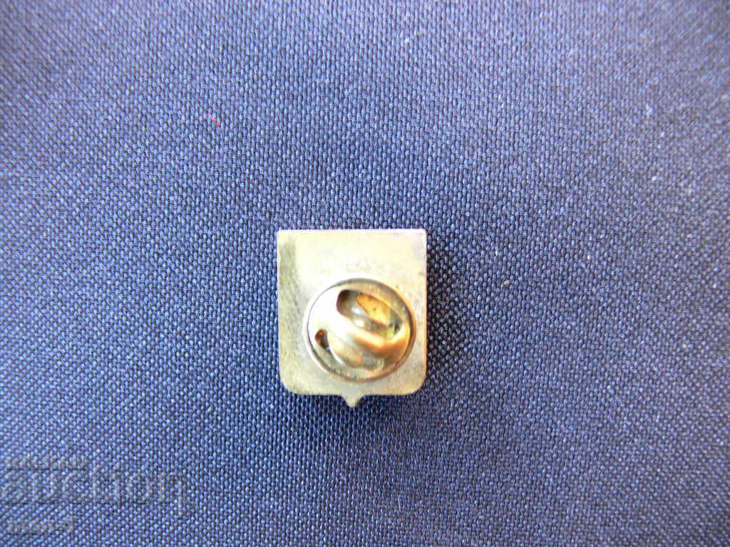 СТАРА ЗНАЧКА Свети Георги с цена 10.00 лв. | € 5.11 СТАРА ЗНАЧКА Свети Георги с цена 10.00 лв. | € 5.11