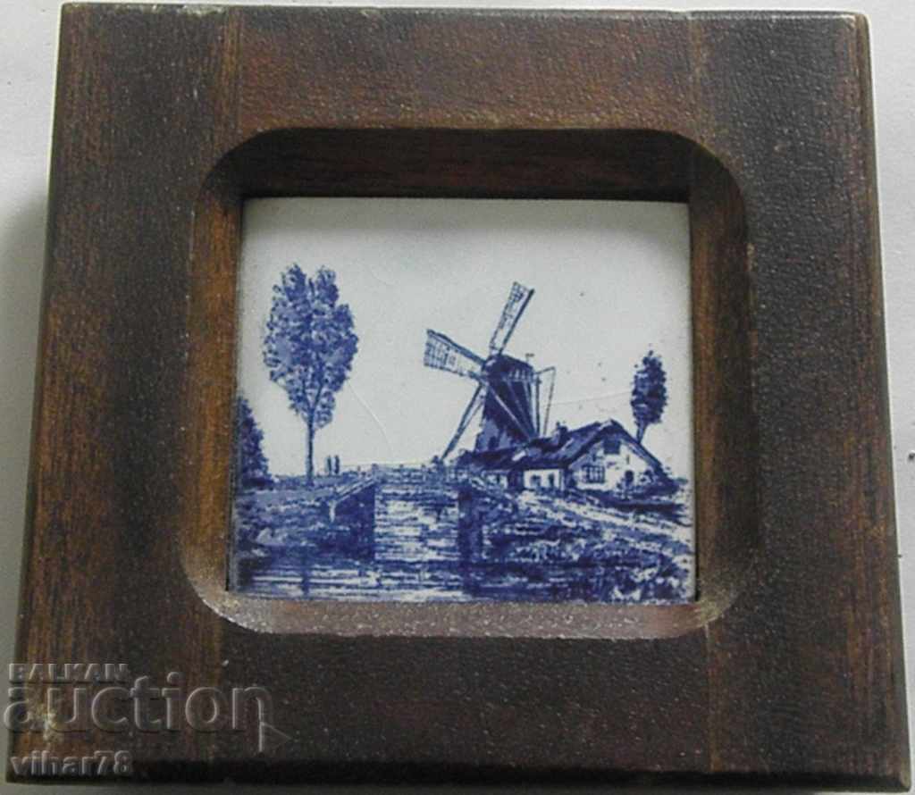 МАЛКА ПОРЦЕЛАНОВА ПЛОЧКА В РАМКА с цена 24.99 лв. | € 12.78 МАЛКА ПОРЦЕЛАНОВА ПЛОЧКА В РАМКА с цена 24.99 лв. | € 12.78