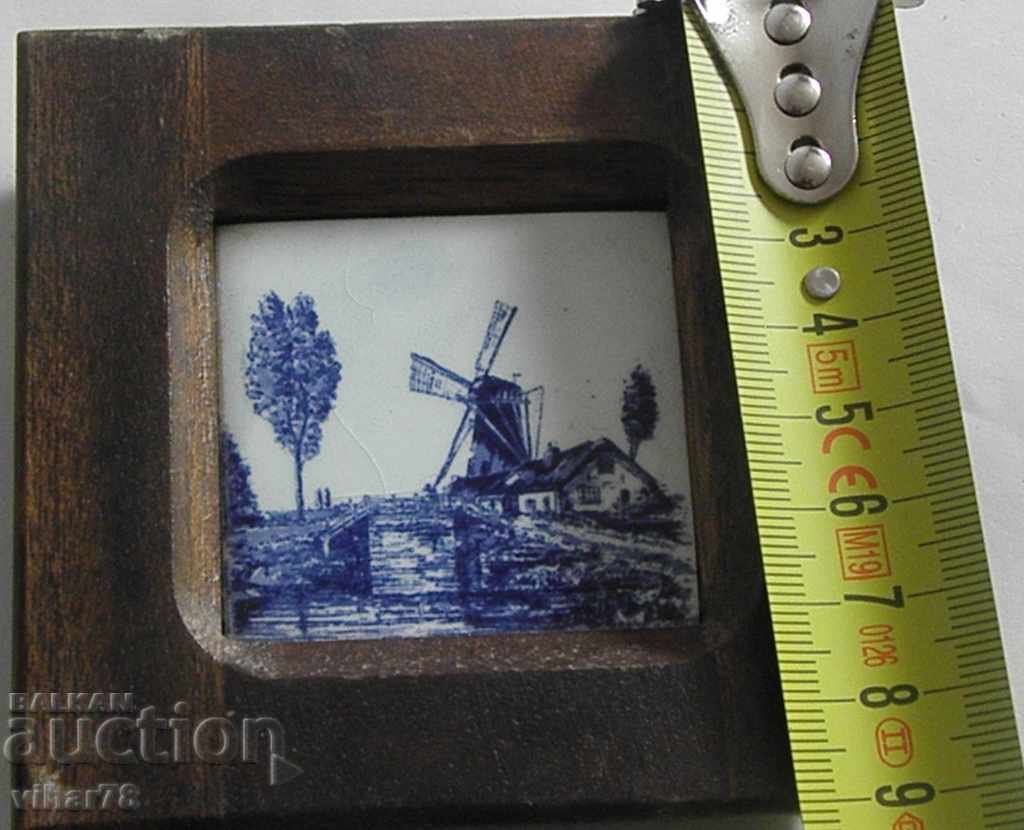 Доставка на МАЛКА ПОРЦЕЛАНОВА ПЛОЧКА В РАМКА Доставка на МАЛКА ПОРЦЕЛАНОВА ПЛОЧКА В РАМКА