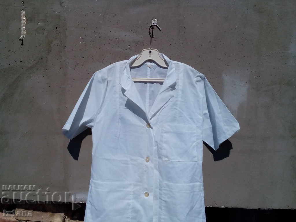 Șorțul vechi de lucru alb cu preț 15.00 BGN | € 7.67