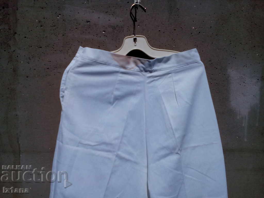 Pantaloni vechi de lucru albi - 5 Pantaloni vechi de lucru albi - 5