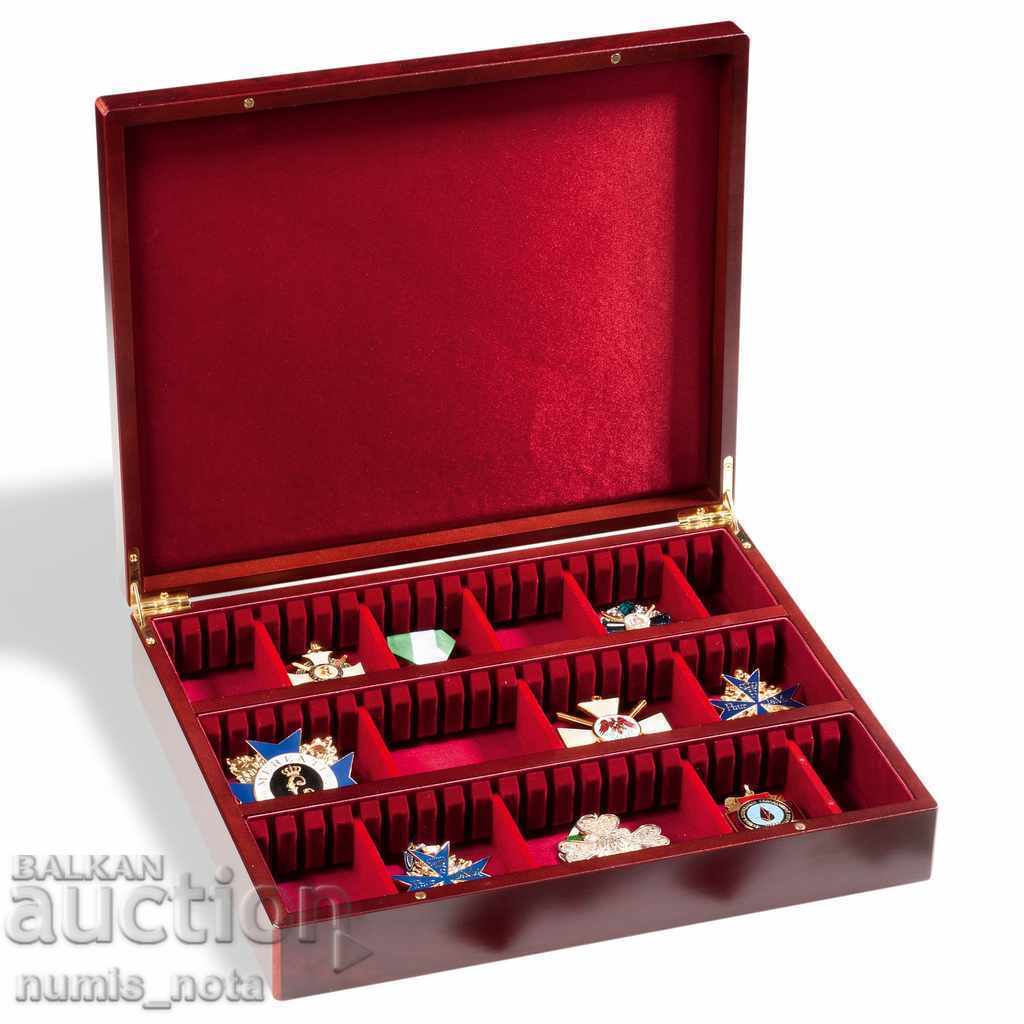 Auction box for storing coins in QUADRUM capsules or objects Auction box for storing coins in QUADRUM capsules or objects