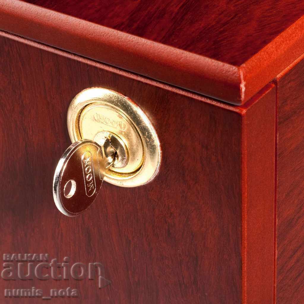Auction  Wooden key box - Leuchtturm