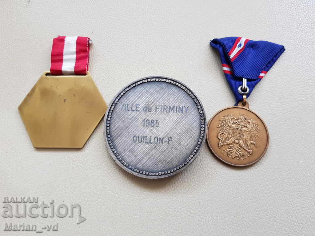 Auction  Two medals and one plaque