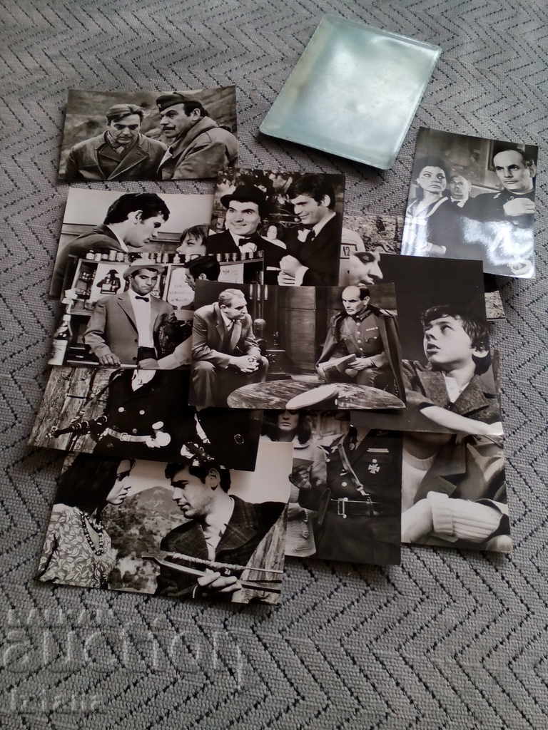 Set de fotografii La fiecare kilometru cu preț 60.00 BGN | € 30.68 Set de fotografii La fiecare kilometru cu preț 60.00 BGN | € 30.68