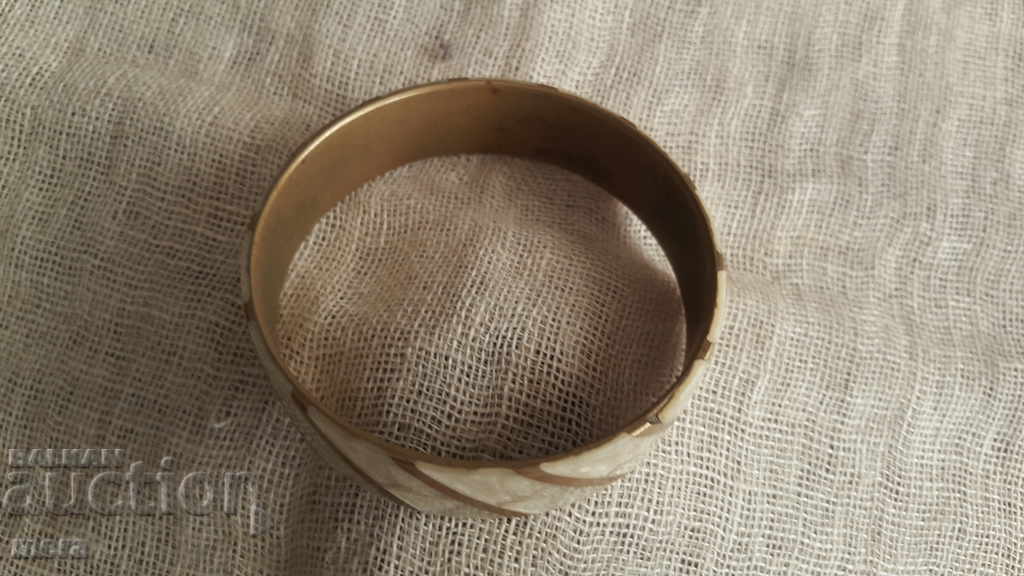 Stylish mother of pearl bracelet with price 15.00 BGN | € 7.67 Stylish mother of pearl bracelet with price 15.00 BGN | € 7.67