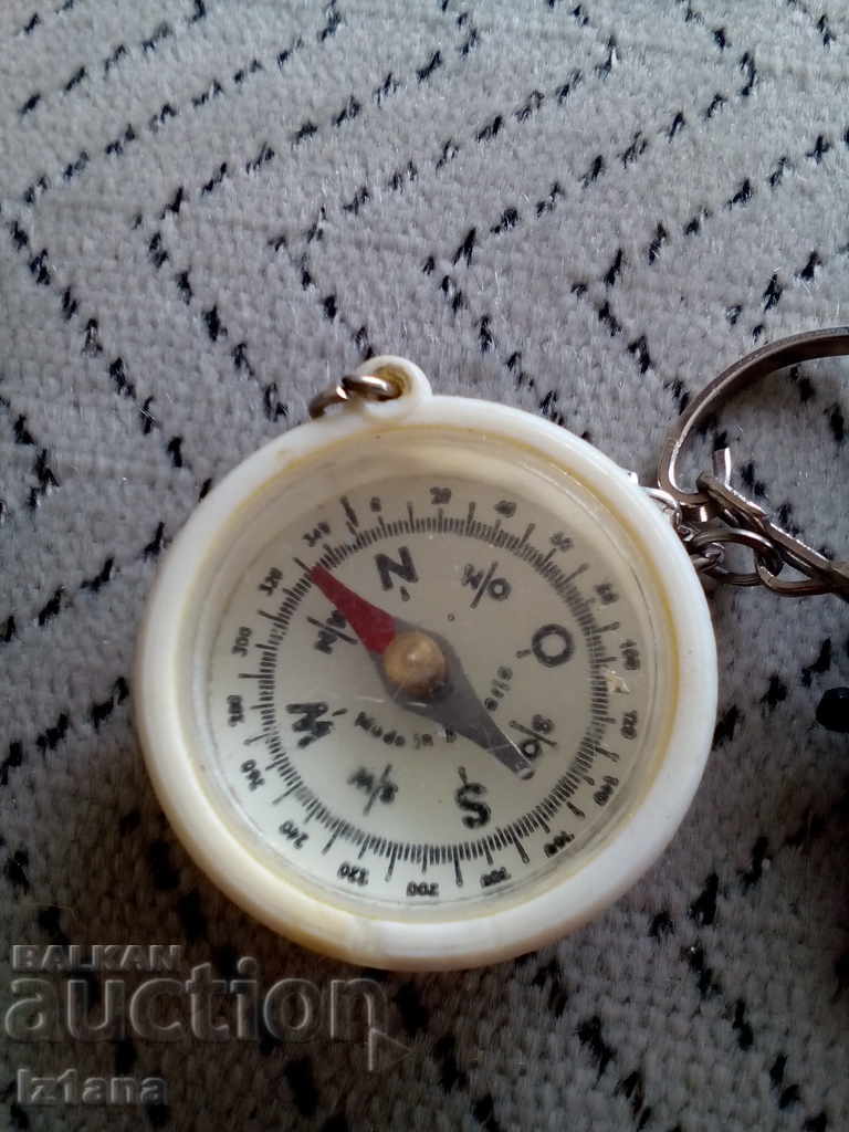 An old compass with price 30.00 BGN | € 15.34