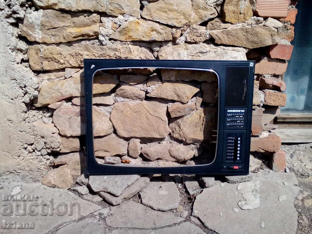 Μέρος μιας παλιάς τηλεόρασης στη Σόφια 81