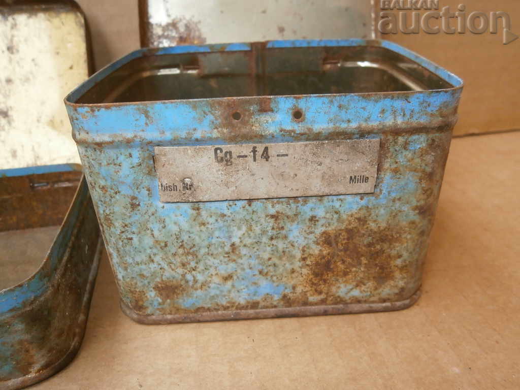 Παράδοση πολλά παλιά κουτιά από κασσίτερο Παράδοση πολλά παλιά κουτιά από κασσίτερο