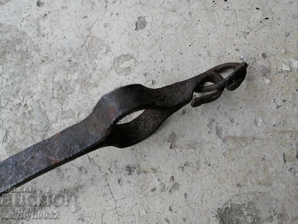 Dilaf vechi, clește, fier forjat pentru cuptor cu preț € 22.78 | 44.55 BGN Dilaf vechi, clește, fier forjat pentru cuptor cu preț € 22.78 | 44.55 BGN