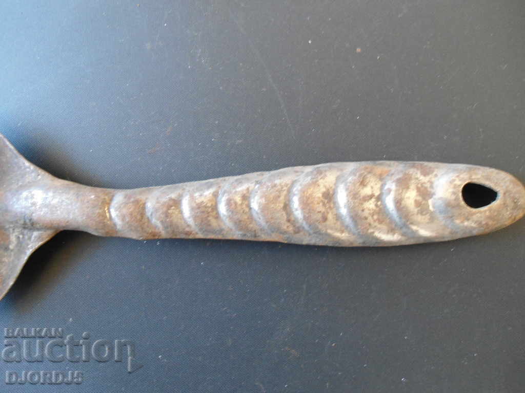 Стара ламаринена лъжица с цена 3.00 лв. | € 1.53 Стара ламаринена лъжица с цена 3.00 лв. | € 1.53