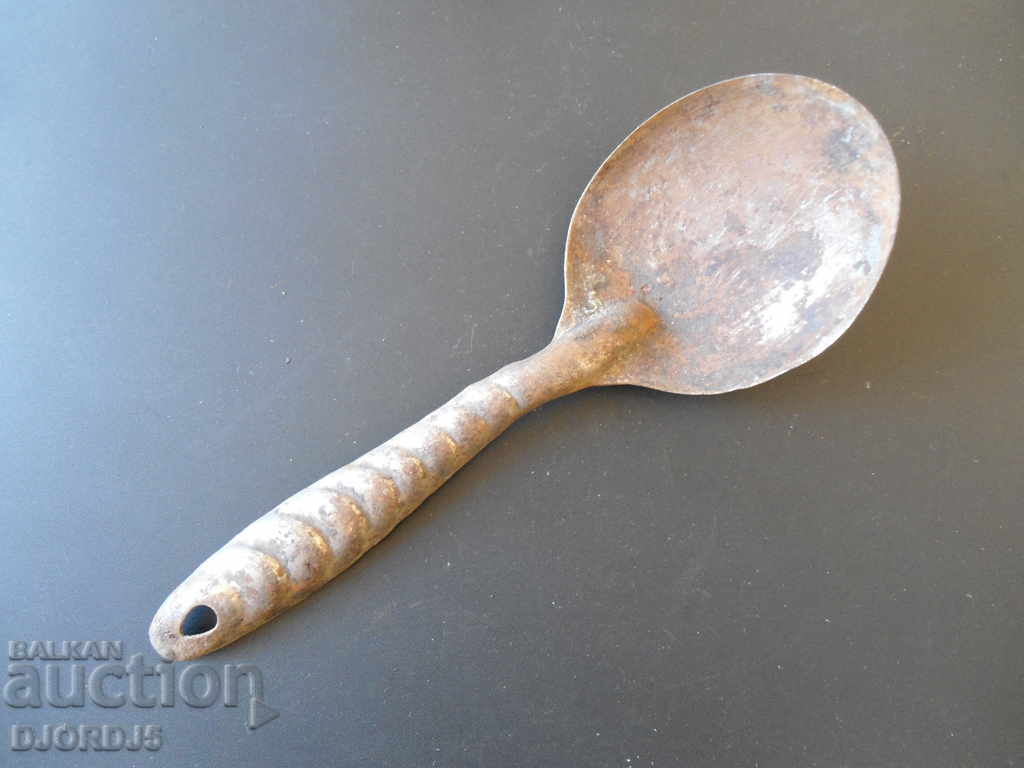 Доставка на Стара ламаринена лъжица Доставка на Стара ламаринена лъжица