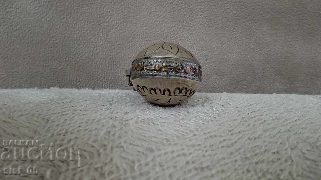 Auction Ottoman, Turkish perfume bottle, bottle with sachan ornaments Auction Ottoman, Turkish perfume bottle, bottle with sachan ornaments