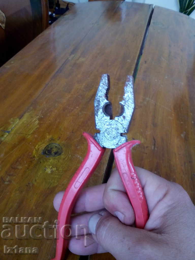 Auction Old pliers Auction Old pliers