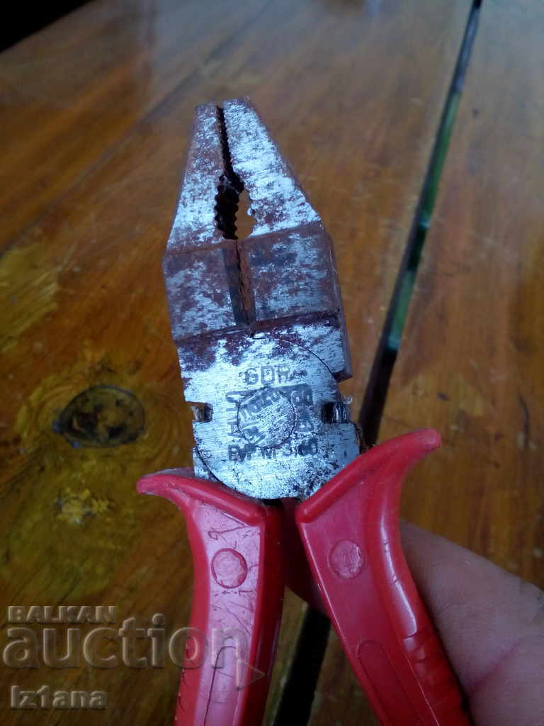 Delivery of Old pliers Delivery of Old pliers