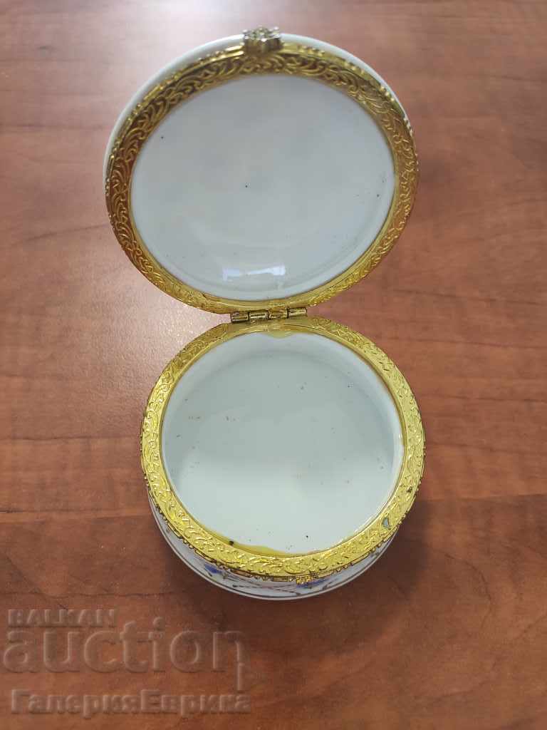 Delivery of Porcelain jewelry box marked Delivery of Porcelain jewelry box marked