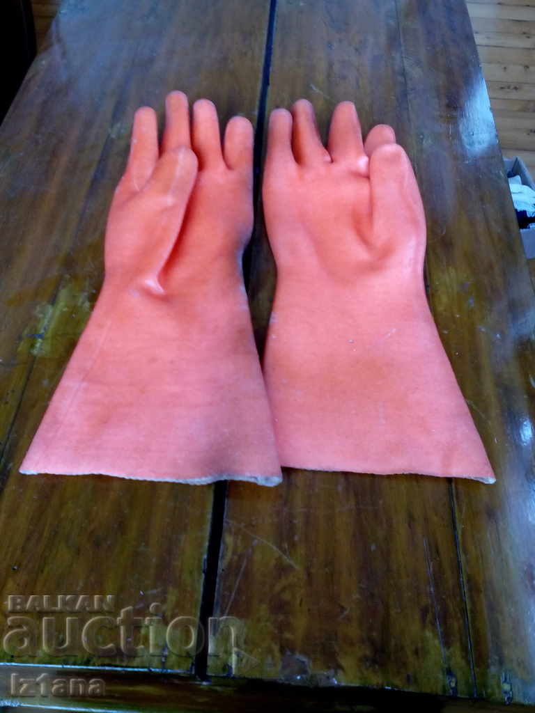 Mănuși vechi Teplast cu preț 20.00 BGN | € 10.23