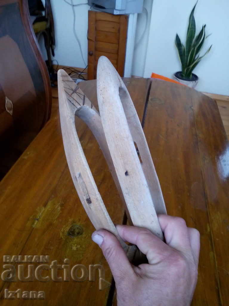 An ancient shuttle, shuttles - 5 An ancient shuttle, shuttles - 5