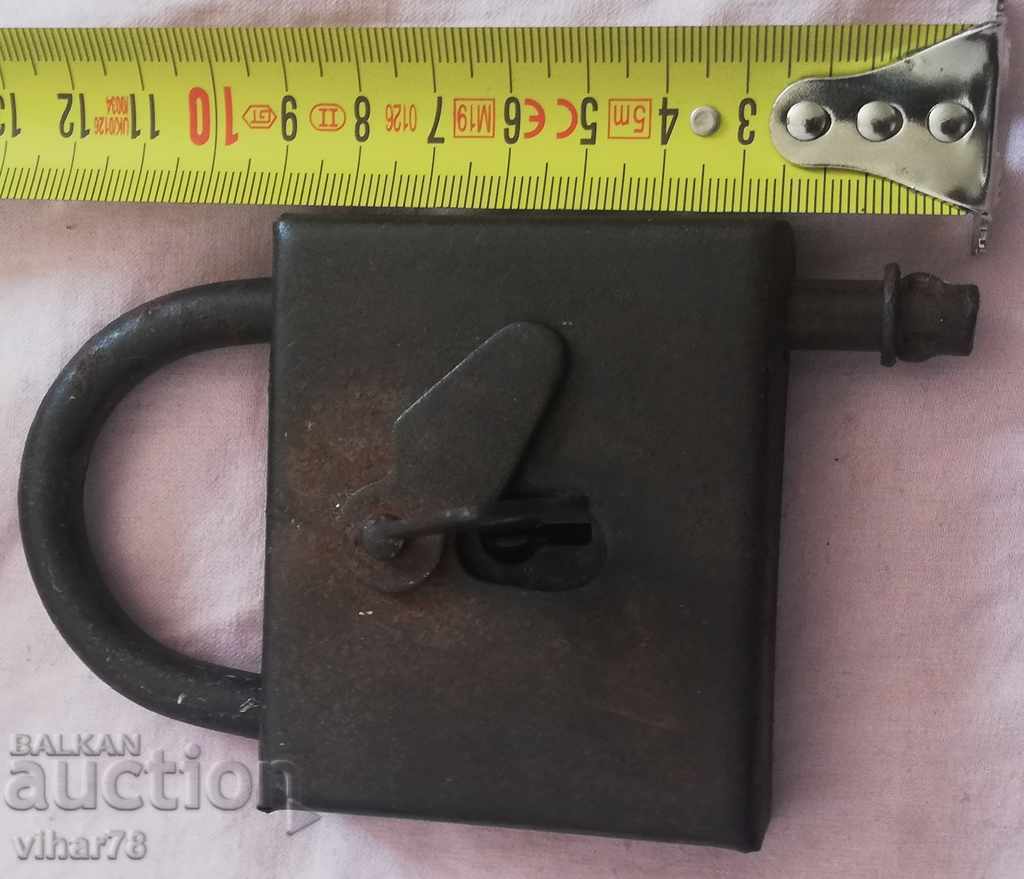 Old padlock with price 34.99 BGN | € 17.89 Old padlock with price 34.99 BGN | € 17.89