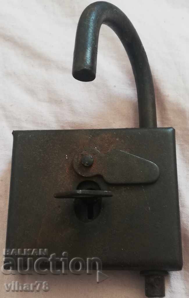 Delivery of Old padlock Delivery of Old padlock
