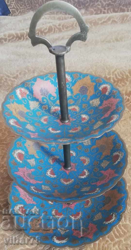 παλιό πολύ όμορφο χάλκινο περίπτερο για γλυκά, cupcakes και άλλα. με τιμή 119.99 BGN | € 61.35 παλιό πολύ όμορφο χάλκινο περίπτερο για γλυκά, cupcakes και άλλα. με τιμή 119.99 BGN | € 61.35