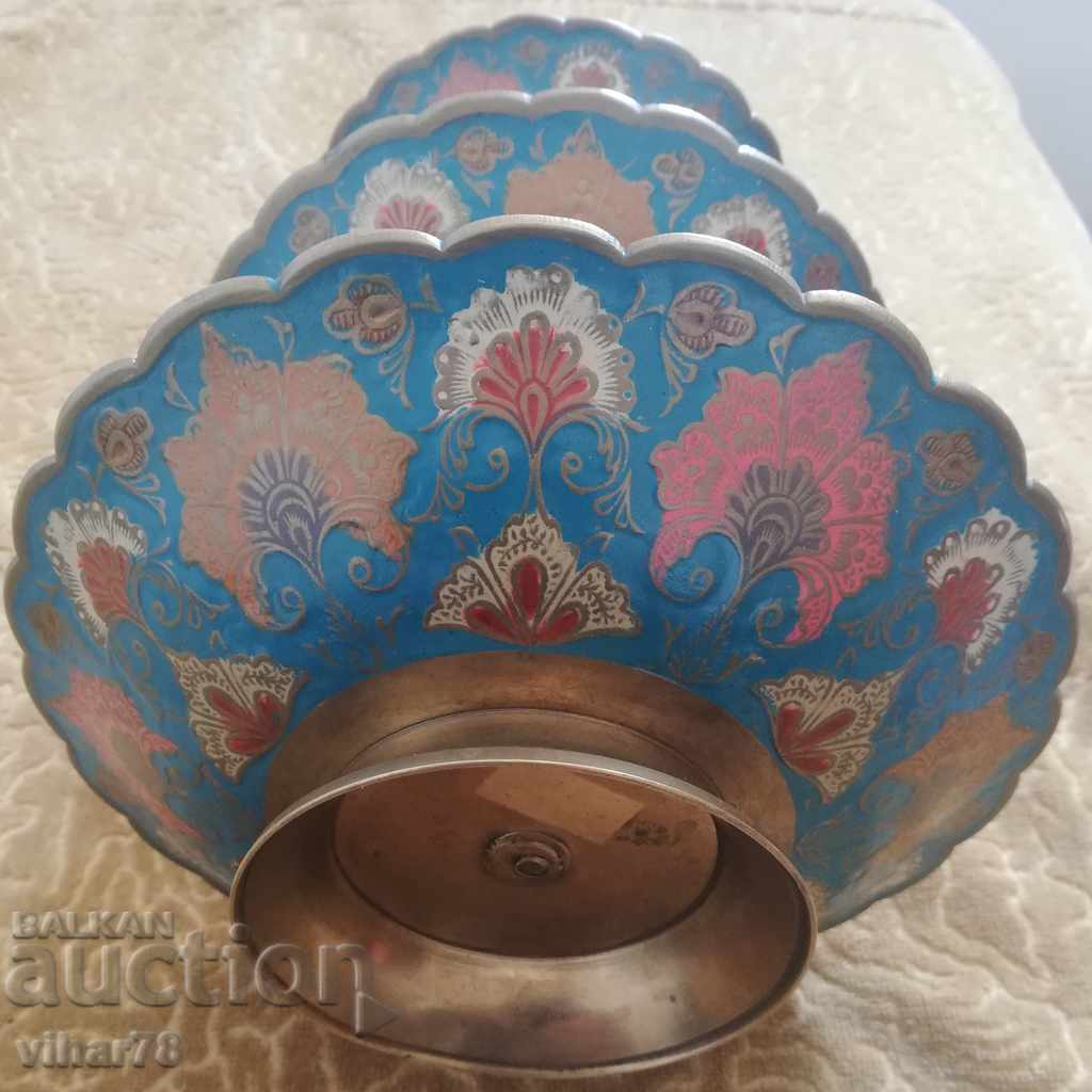 Δημοπρασία παλιό πολύ όμορφο χάλκινο περίπτερο για γλυκά, cupcakes και άλλα. Δημοπρασία παλιό πολύ όμορφο χάλκινο περίπτερο για γλυκά, cupcakes και άλλα.