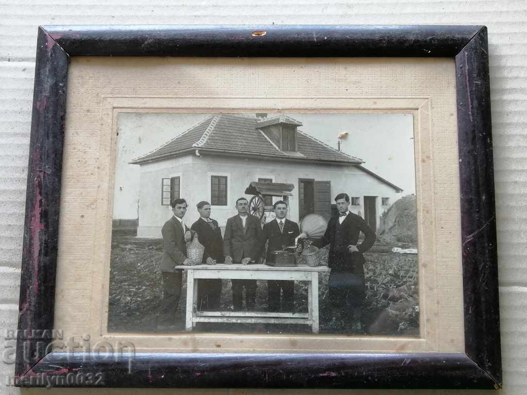 Auction Portrait of grandmother's ceilings picture photography Auction Portrait of grandmother's ceilings picture photography