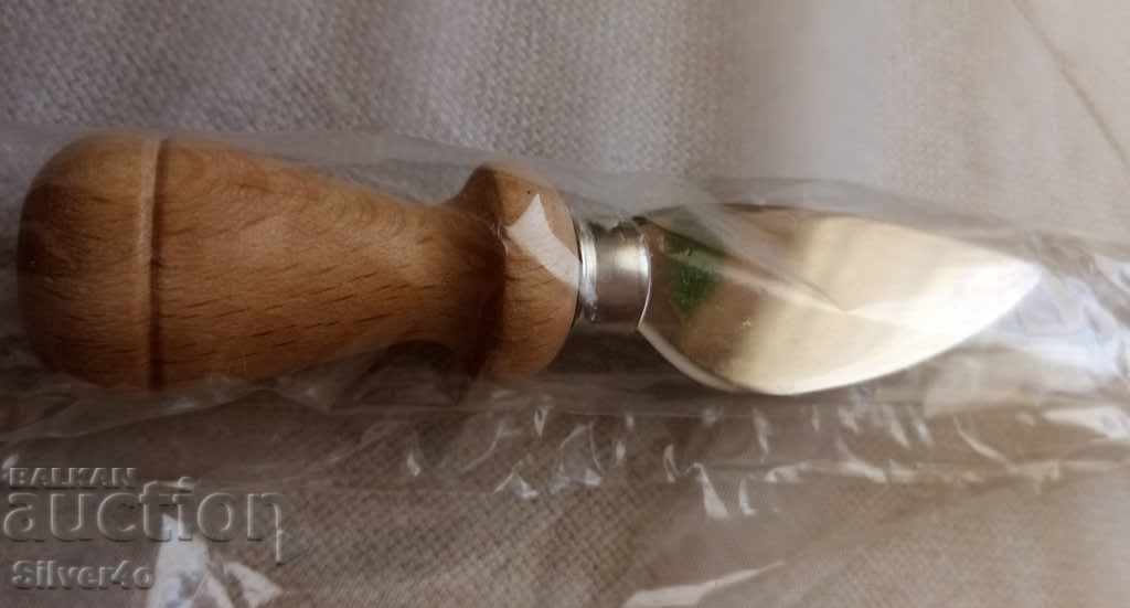Ножче с дървена дръжка