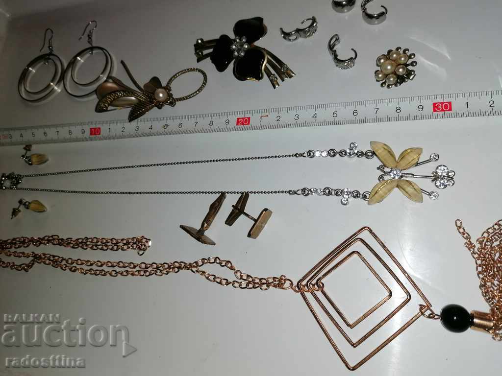 Lot of beautiful old jewelry with price 20.00 BGN | € 10.23 Lot of beautiful old jewelry with price 20.00 BGN | € 10.23