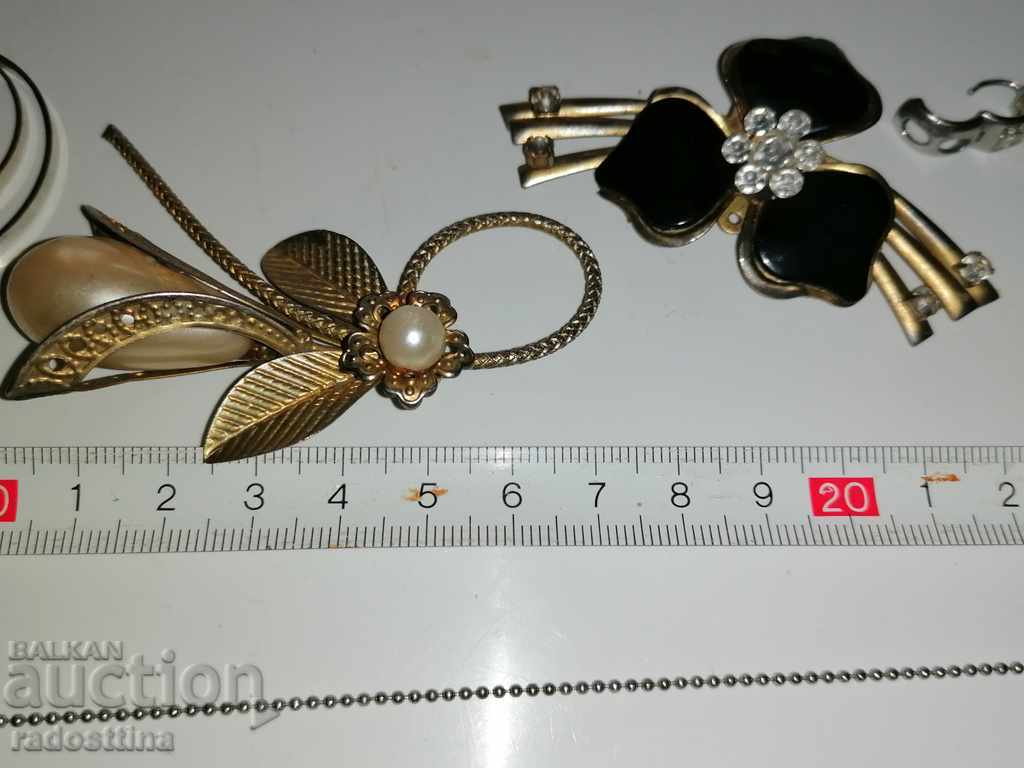 Delivery of Lot of beautiful old jewelry Delivery of Lot of beautiful old jewelry