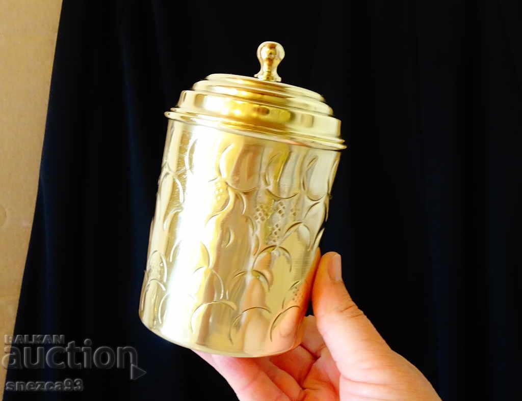 Vas de bronz pentru condimente, cană cu capac, zaharniță 450 ml cu preț 19.00 BGN | € 9.71