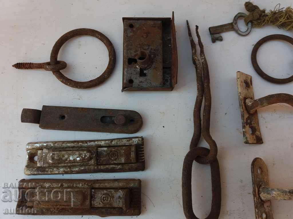 Auction OLD LOCKERS - VARIOUS LOTS Auction OLD LOCKERS - VARIOUS LOTS