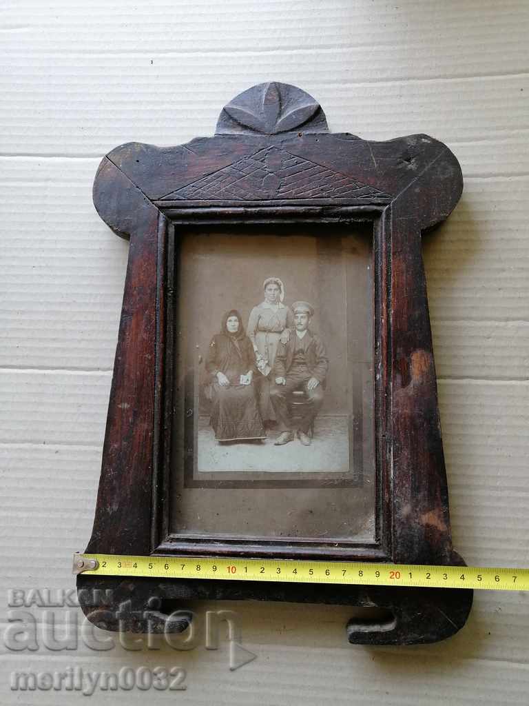 Delivery of Old photo of grandma's ceilings photo family portrait Delivery of Old photo of grandma's ceilings photo family portrait