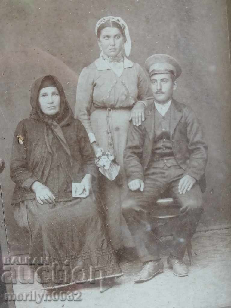 Παλιά φωτογραφία οικογενειακού πορτρέτου οροφών της γιαγιάς