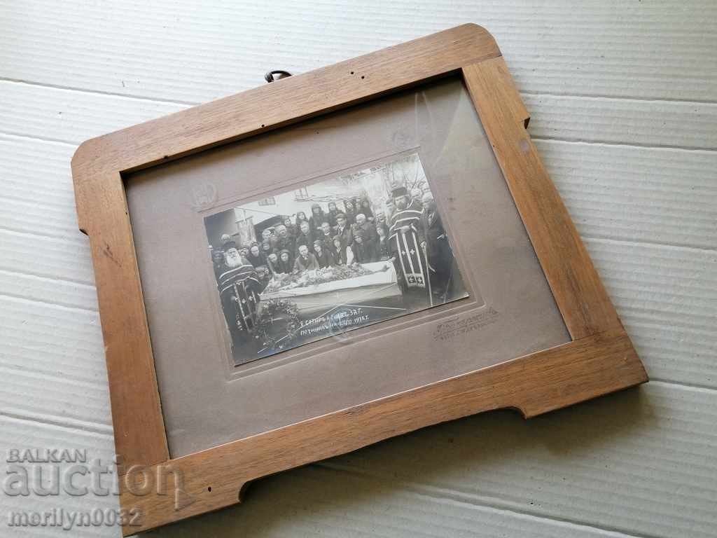 Delivery of Photo photography portrait of priest operon Delivery of Photo photography portrait of priest operon