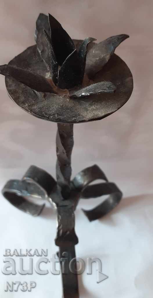 Auction Old candlestick. MANUFACTURING. WROUGHT IRON. Auction Old candlestick. MANUFACTURING. WROUGHT IRON.